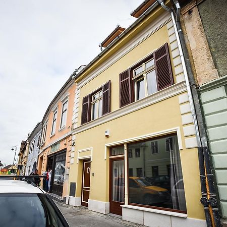 Yellowboot Aparthotel Sibiu Eksteriør billede