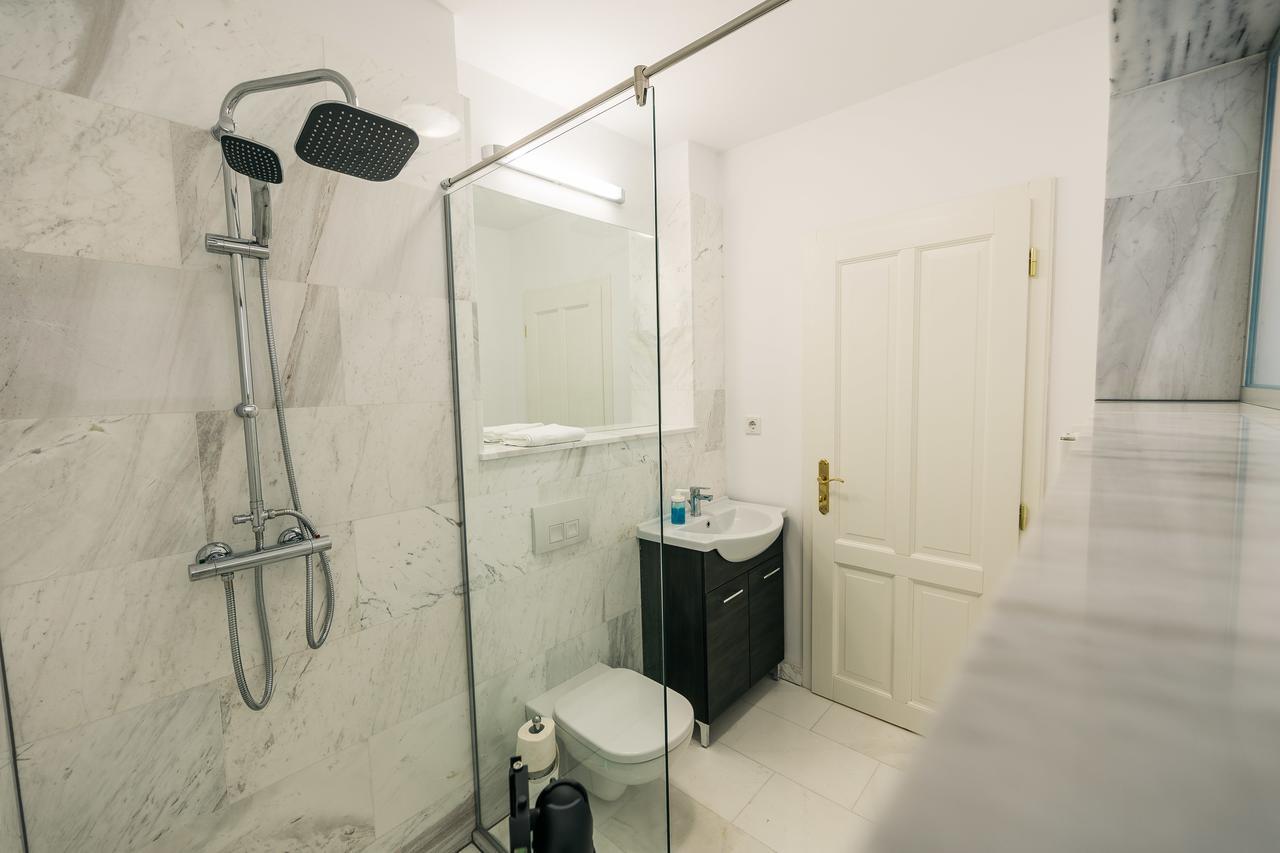 Yellowboot Aparthotel Sibiu Eksteriør billede