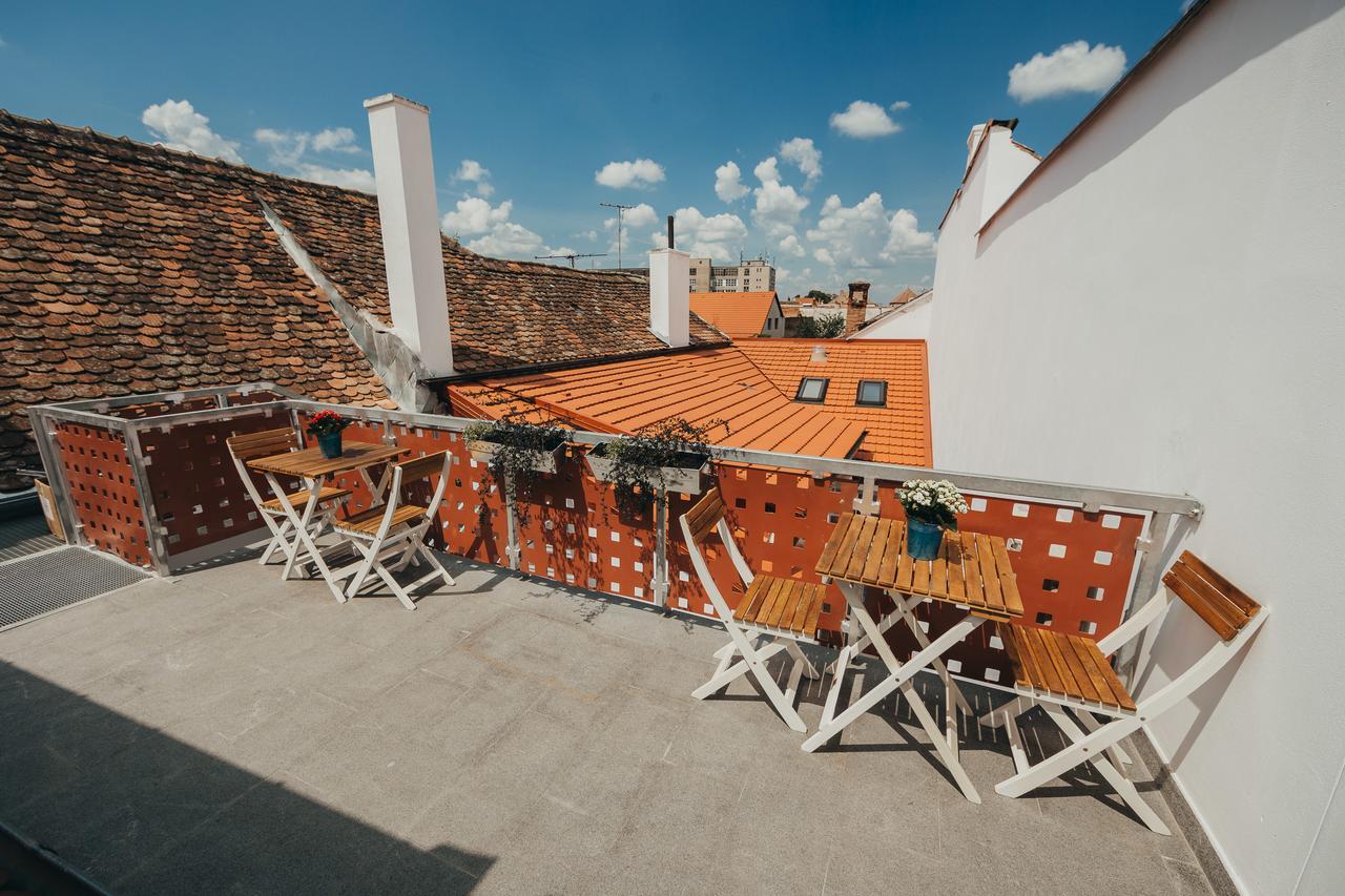 Yellowboot Aparthotel Sibiu Eksteriør billede