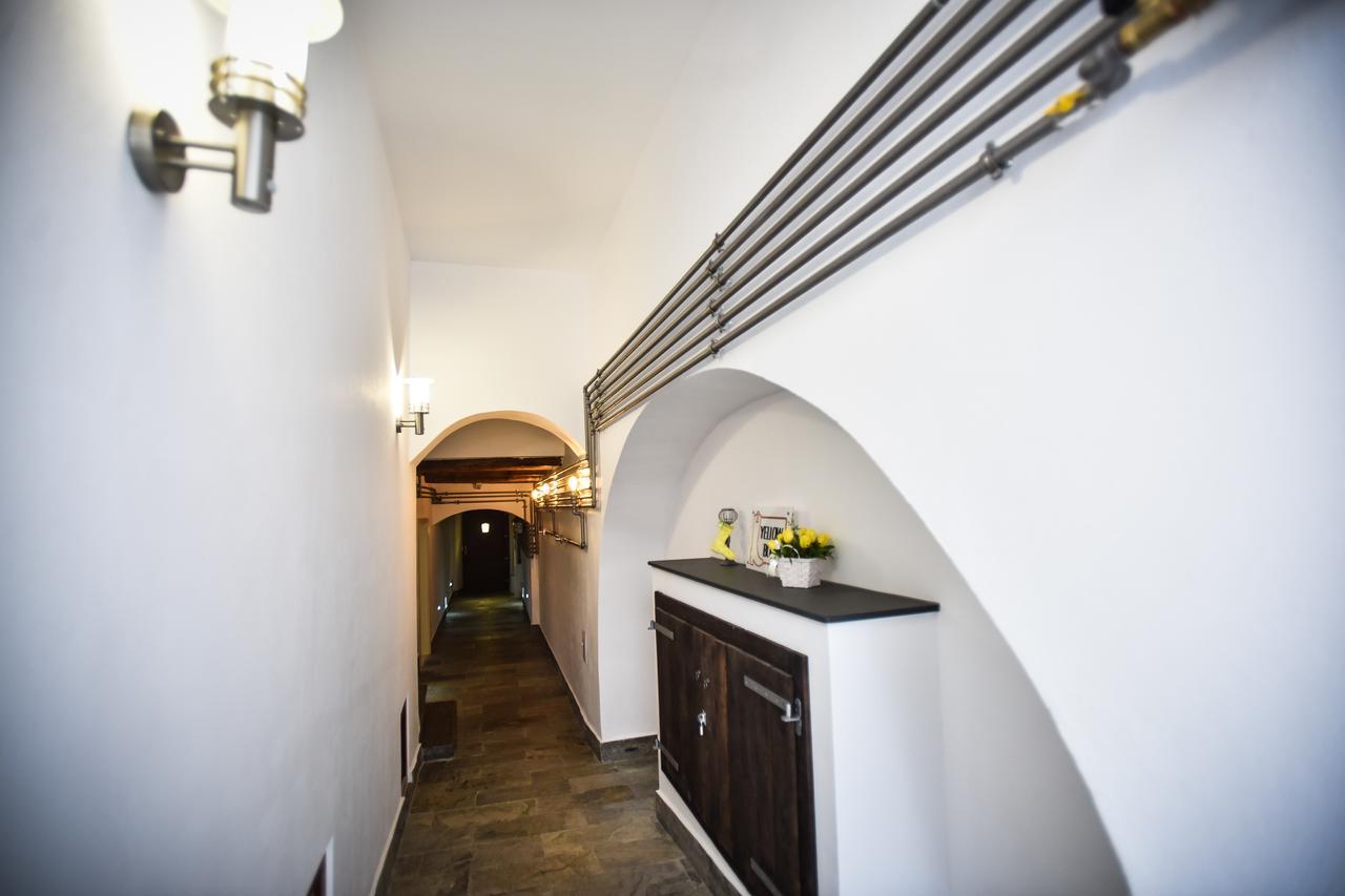 Yellowboot Aparthotel Sibiu Eksteriør billede